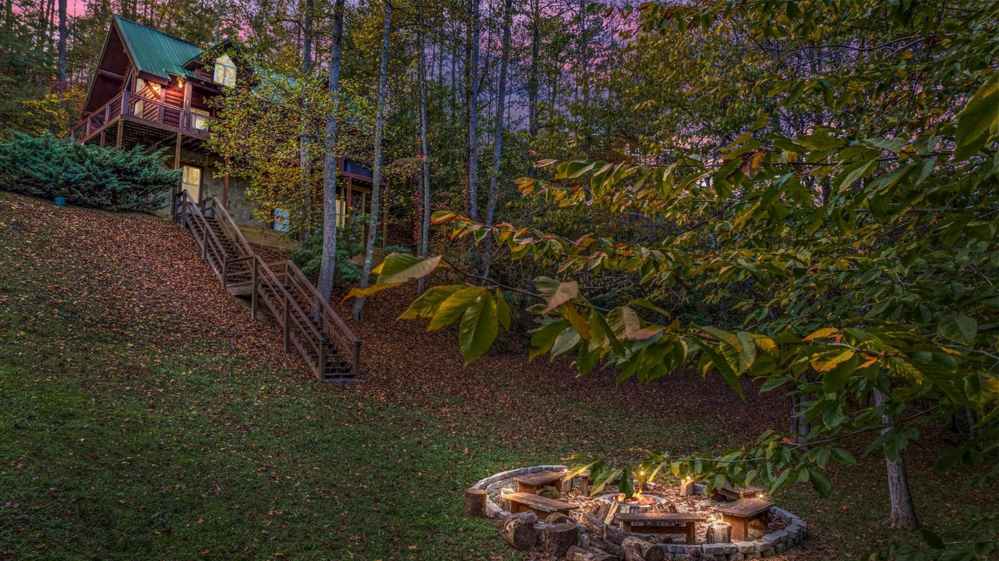 Relaxation Retreat - Pickleball Cabin - Wi-Fi, Fire Pit With Bar, Ev, Game Room, Hot Tub, Pool Access - Mins To Pf Sevierville Εξωτερικό φωτογραφία