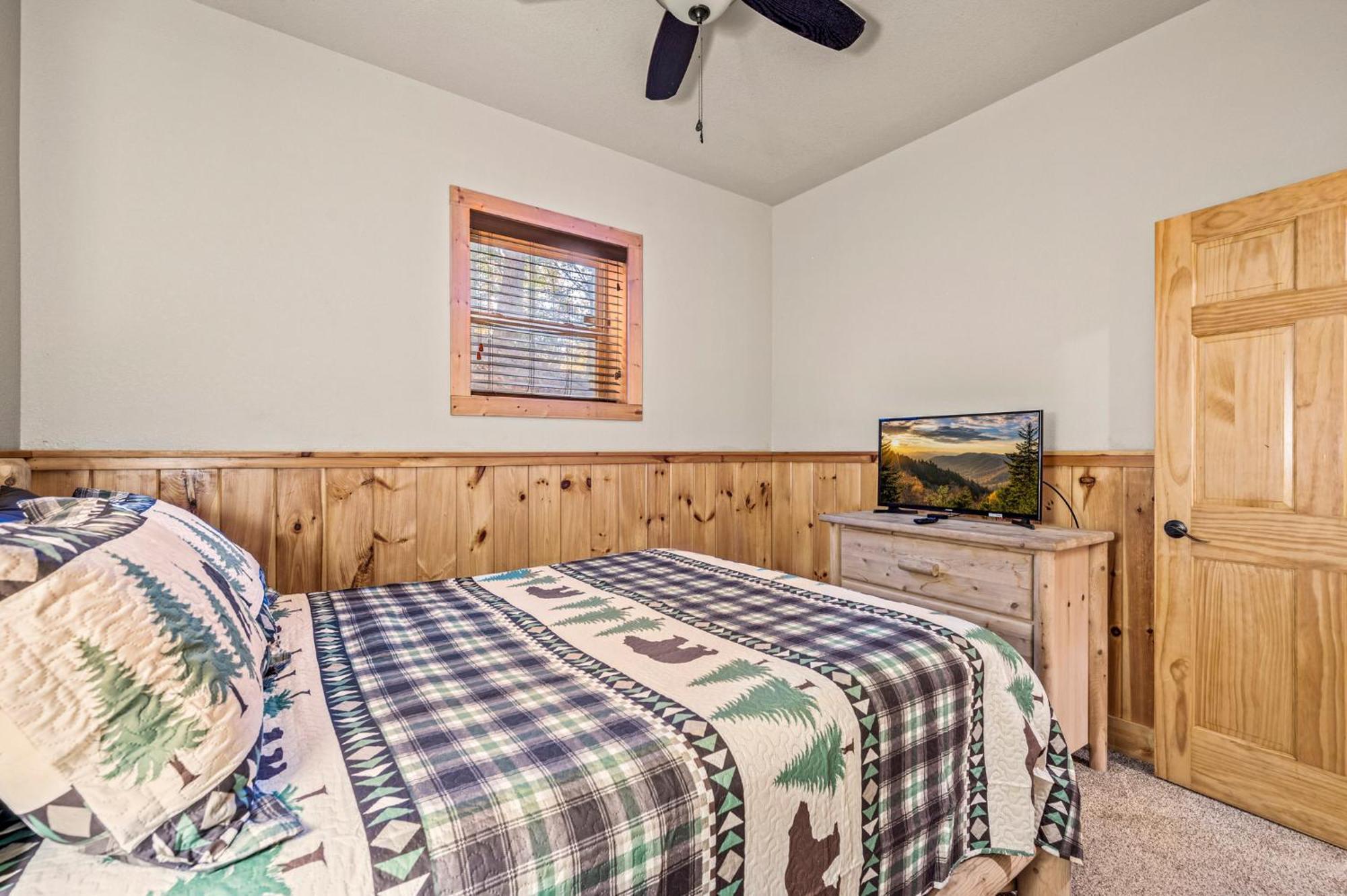 Relaxation Retreat - Pickleball Cabin - Wi-Fi, Fire Pit With Bar, Ev, Game Room, Hot Tub, Pool Access - Mins To Pf Sevierville Εξωτερικό φωτογραφία