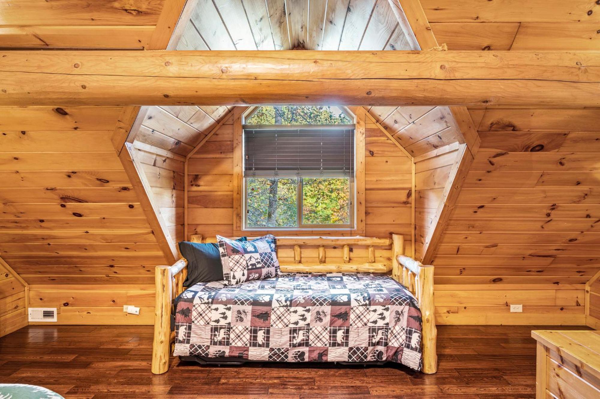 Relaxation Retreat - Pickleball Cabin - Wi-Fi, Fire Pit With Bar, Ev, Game Room, Hot Tub, Pool Access - Mins To Pf Sevierville Εξωτερικό φωτογραφία